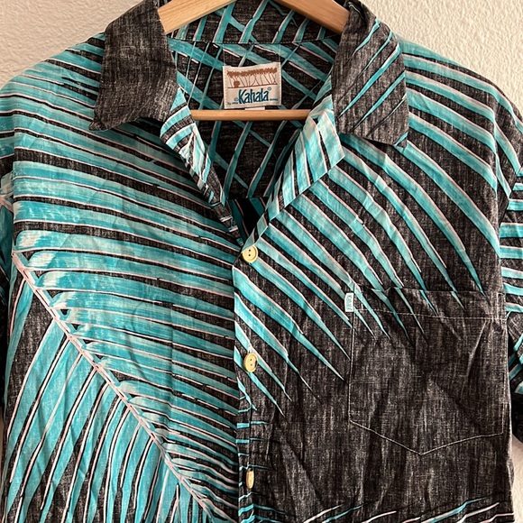 Vintage Men’s Hawaiian Shirt - Picture 2 of 6